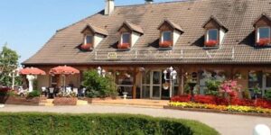 façade du restaurant le Val Moret à Magnant