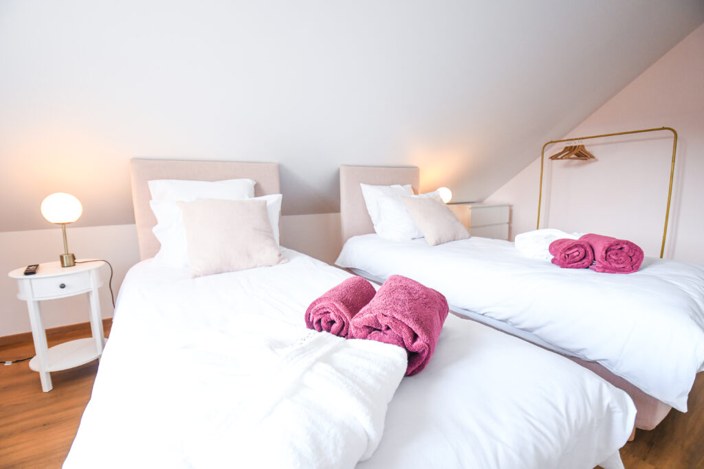 petite chambre rose pour 2 personnes